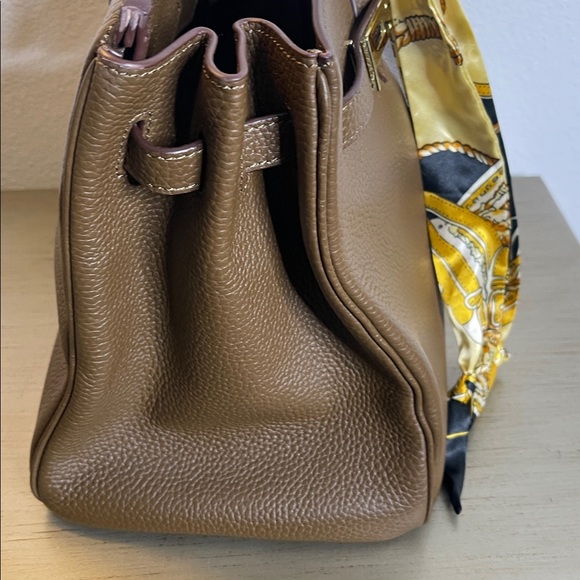 Elegant Brown Handbag - Picture 6 of 8